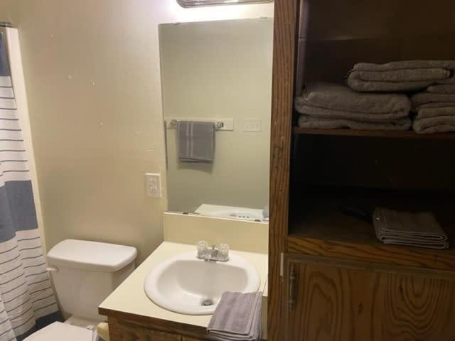 Charming 1-Br Upstairs Apartment Near Fort Sill! 로턴 외부 사진