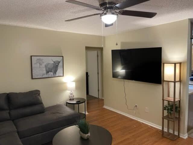Charming 1-Br Upstairs Apartment Near Fort Sill! 로턴 외부 사진